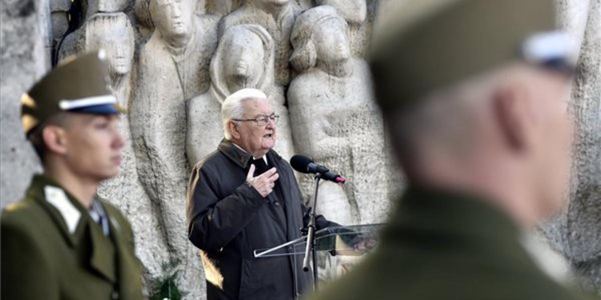 Megemlékezés a Műegyetem rakparton lévő emlékműnél. A szónok Boross Péter volt miniszterelnök MTI Fotó: Máthé Zoltán