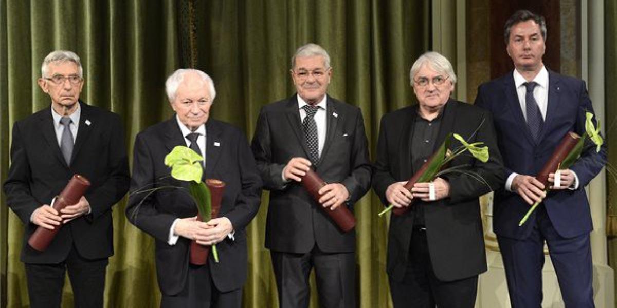 Bán Ferenc építőművész (b), Kalász Márton költő, író, műfordító (b2), Mécs Károly színművész (b3), Koltai Lajos operatőr (j2) és