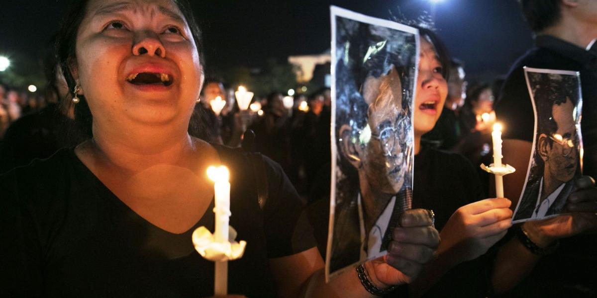 A thaiföldi egyéves gyász alatt csak fekete ruhát hordhatnak az alattvalók FOTÓ: EUROPRESS/GETTY IMAGES/PAULA BRONSTEIN