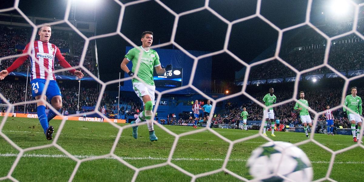 Gameiro (csíkosban) lövése után jutott előnyhöz az Atlético Madrid FOTÓ: EUROPRESS/GETTY IMAGES/DENIS DOYLE