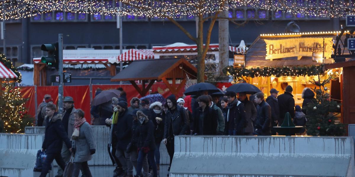 A berlini merénylet helyszíne, betontorlaszokkal körülvéve. FOTÓ: Sean Gallup/Getty Images