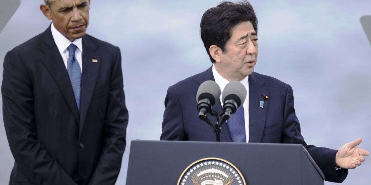 Barack Obama és Abe Sinzo Pearl Harborban FOTÓ: EUROPRESS/GETTY IMAGES/KENT NISHIMURA