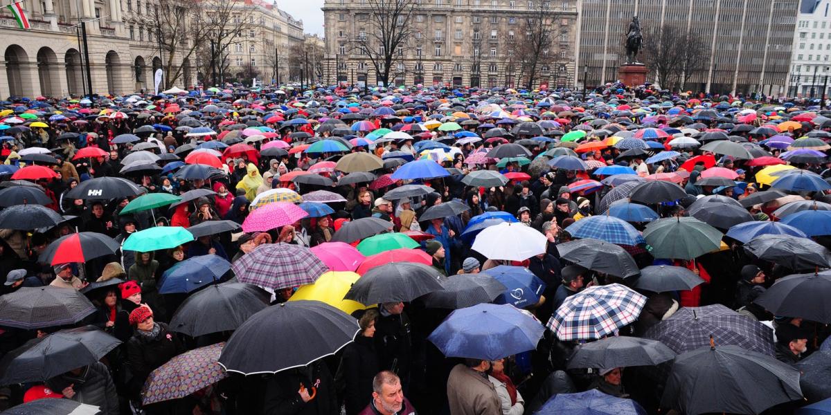 A fotó ( Népszava/Molnár ádám) a tavalyi márciusi demonstráción készült 