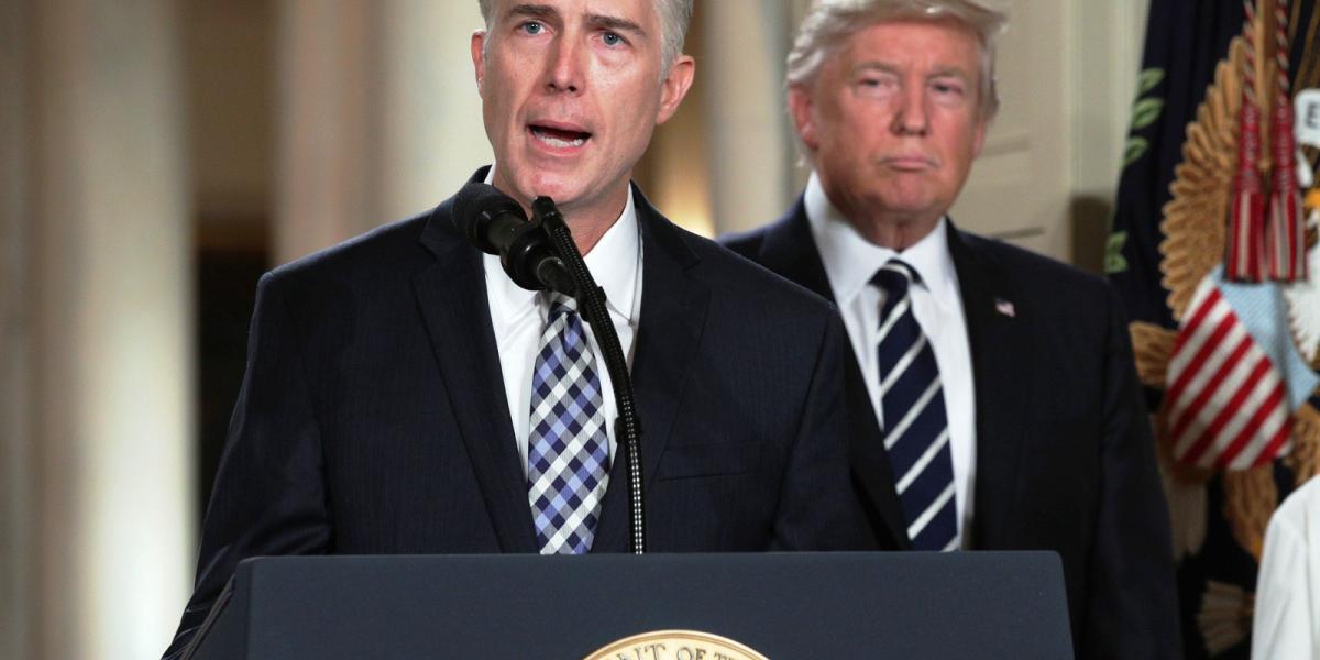 Neil Gorsuch, mögötte Trump. FOTÓ:Alex Wong/Getty Images