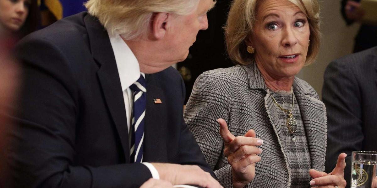 Donald Trump és Betsy DeVos FOTÓK: GETTY IMAGES