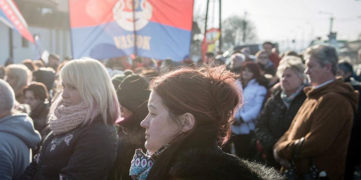 Szakszervezeti vezetők elbocsátása ellen tiltakoztak Aszódon MTI Fotó: Balogh Zoltán