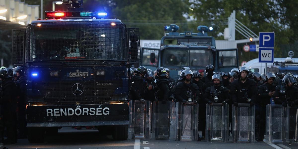 Rendőrség a szerb-magyar határnál. FOTÓ: Christopher Furlong/Getty Images