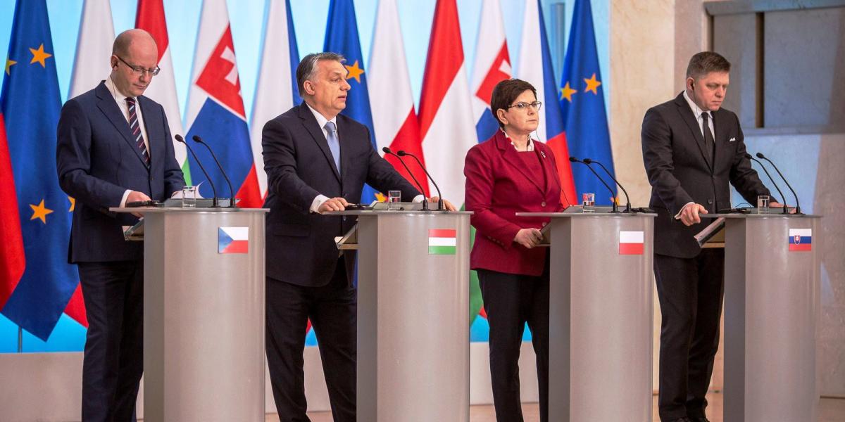 A Miniszterelnöki Sajtóiroda által közreadott képen Bohuslav Sobotka cseh, Orbán Viktor magyar, Beata Szydlo lengyel és Robert F