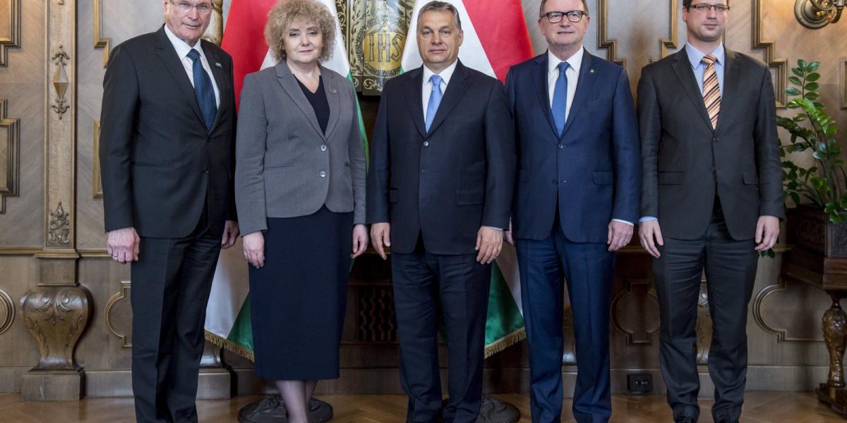 Orbán Viktor miniszterelnök, valamint Johannes Singhammer, a Bundestag alelnöke, Maria Koc, a lengyel szenátus alelnöke, Karlhei