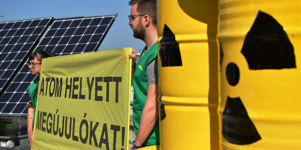 Az Országos Atomenergia Hivatal (OAH) kiadta a Paks 2 projekt telephelyengedélyét, emiatt tartott demonstrációt tegnap a Greenpe