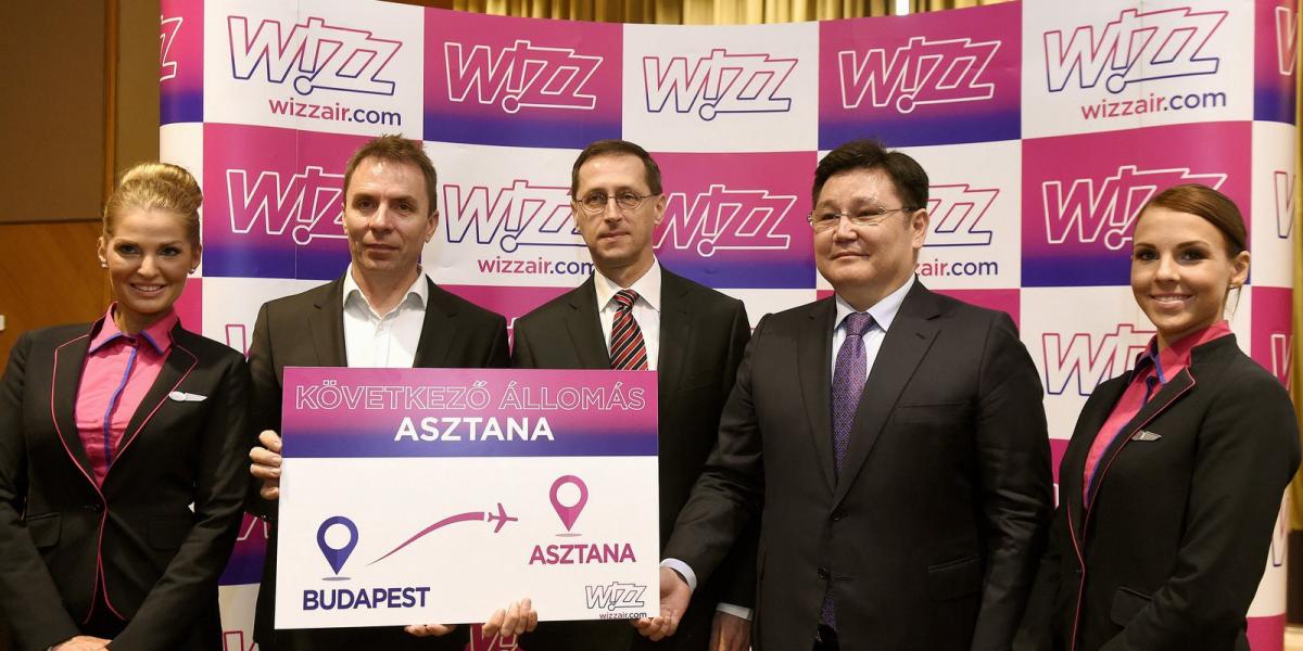 Váradi József, a Wizz Air vezérigazgatója, Varga Mihály nemzetgazdasági miniszter és Nurbah Rusztemov, Kazahsztán budapesti nagy