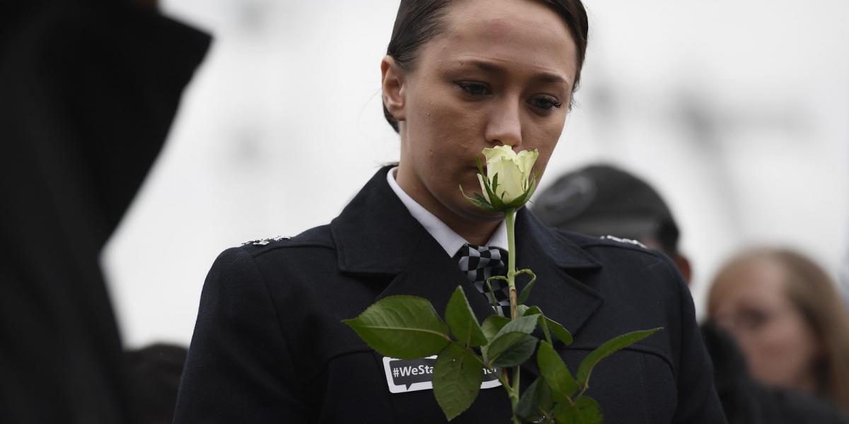 Egy londoni rendőrnő a gyászolók között - Fotó: Carl Court/Getty Images 