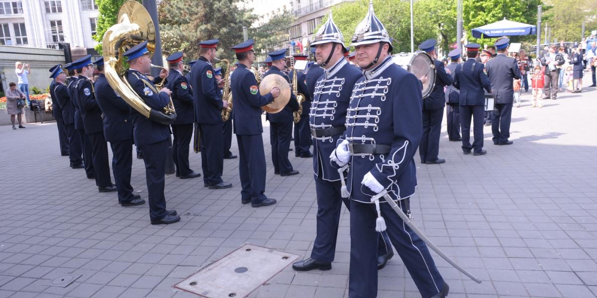 Hagyományőrző rendőrzenekar FOTÓ: Népszava