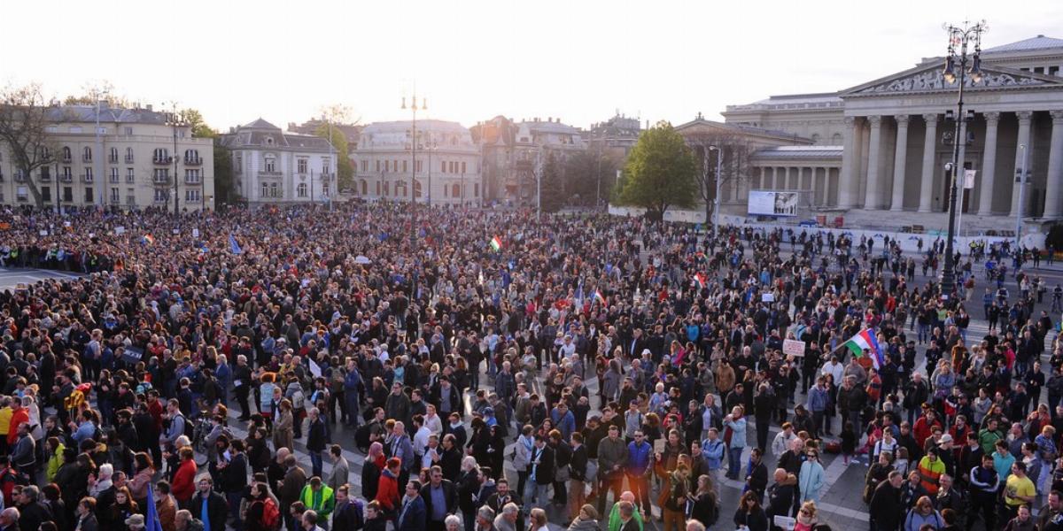 Az áprilisi Hősök Vétója tüntetés a lex CEU és a civil törvény ellen Fotó: Tóth Gergő