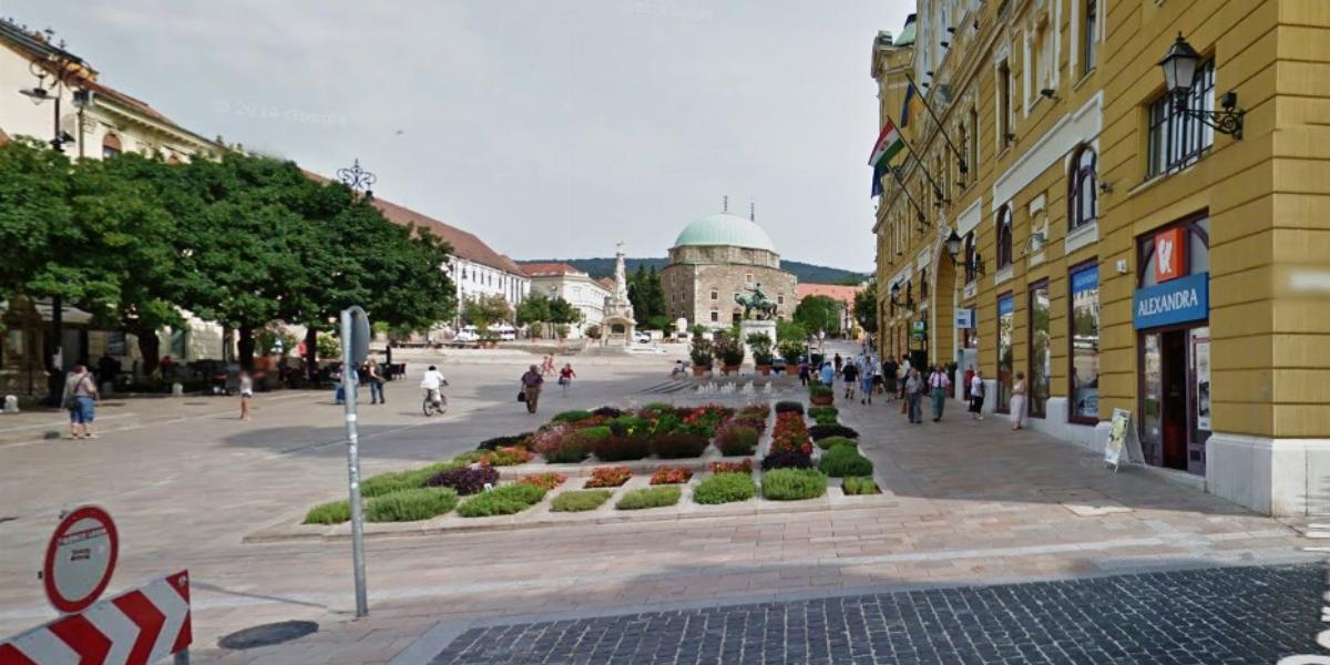 Pécs, Széchenyi tér - Forrás: Google Street View