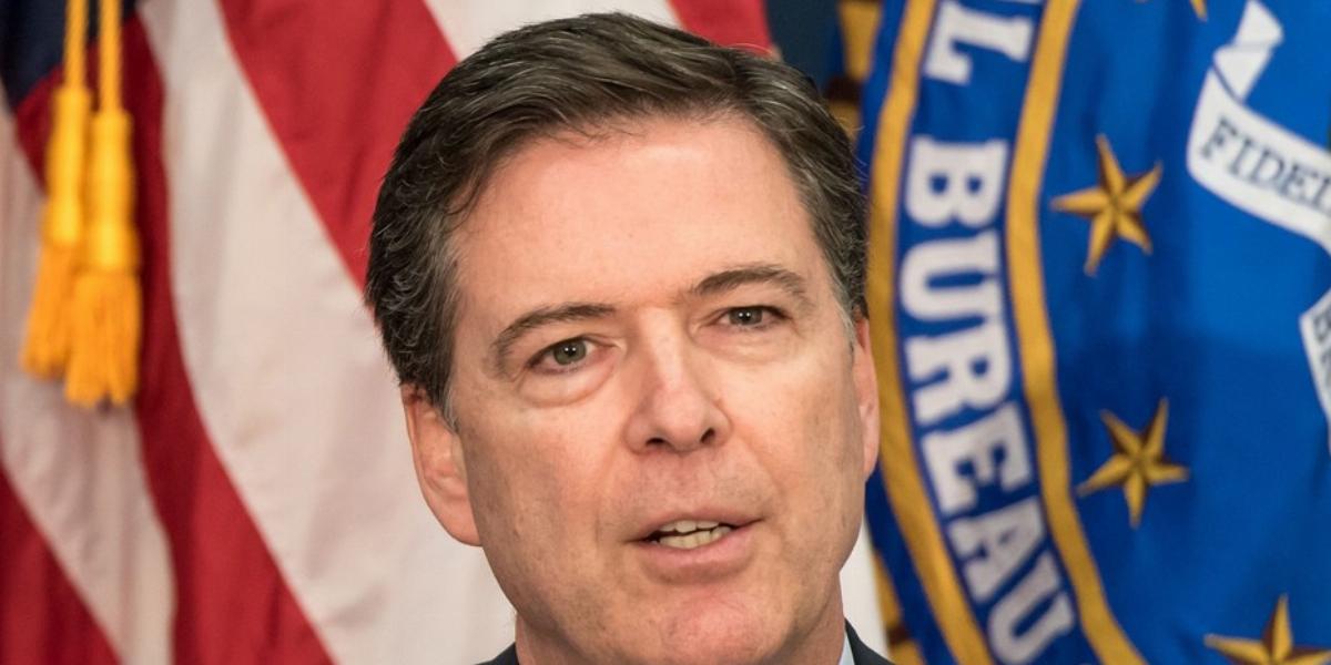 JAMES COMEY - Menesztésével nem ért véget Trumppal folytatott
meccse