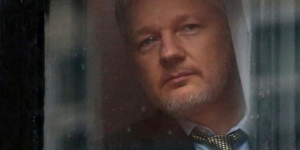 Assange az ecuadori rejtekhelyén FOTÓ: Getty Images