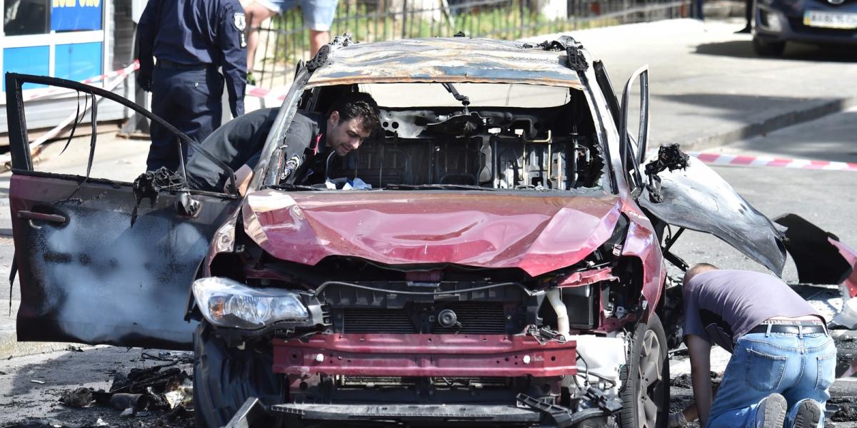 Pavlo Seremetet lakása előtt, felesége kocsijában robbantották fel ismeretlenek. FOTÓ: AFP/SERGEI SUPINSKY