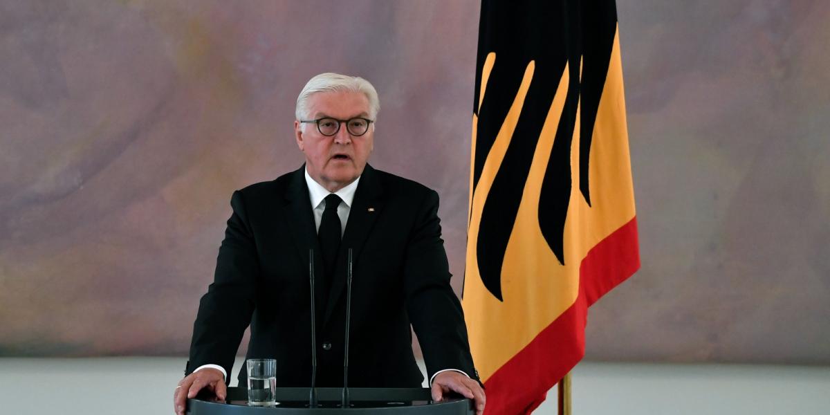 Steinmeier nem halogatta az aláírást. FOTÓ: AFP/JOHN MACDOUGALL