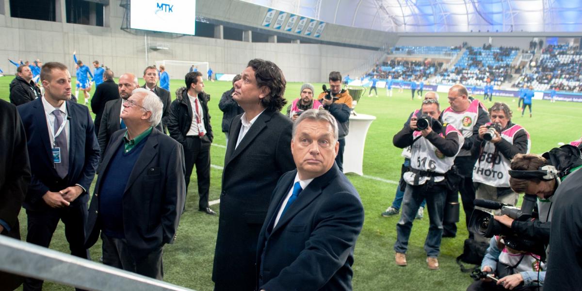 ZAVARBAN A STADIONAVATÓN - Csak az Orbán beszédét kísérő füttyszóról számolt be a balliberális média. FOTÓ: MOLNÁR ÁDÁM