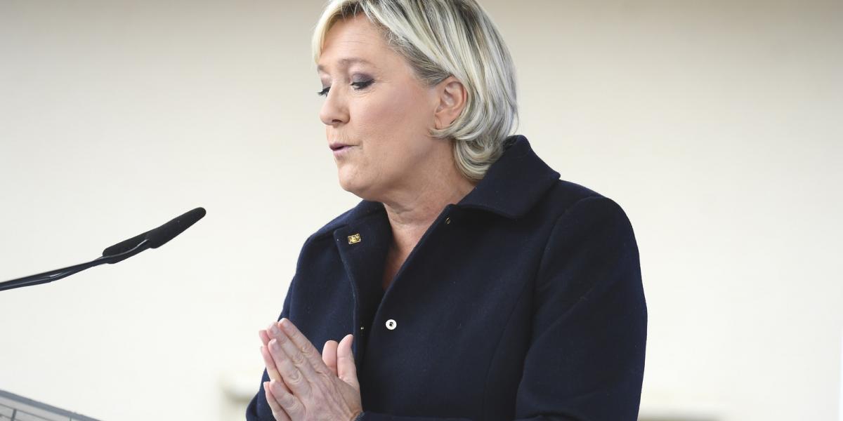 Marine Le Penen talán csak a fohász segíthet FOTÓ: AFP/FRANCOIS PAULETTO/CITIZENSIDE