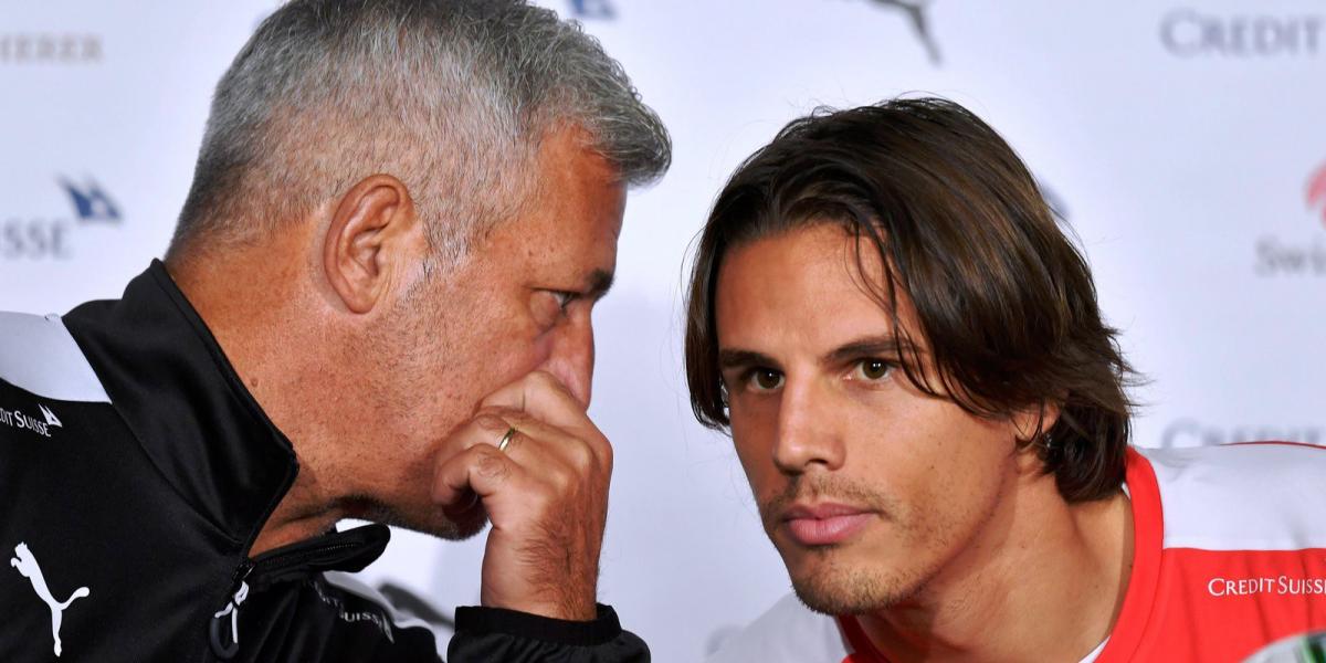 Vladimir Petkovic, a svájci labdarúgó-válogatott bosnyák származású svájci szövetségi kapitánya és Yann Sommer, a svájciak egyik