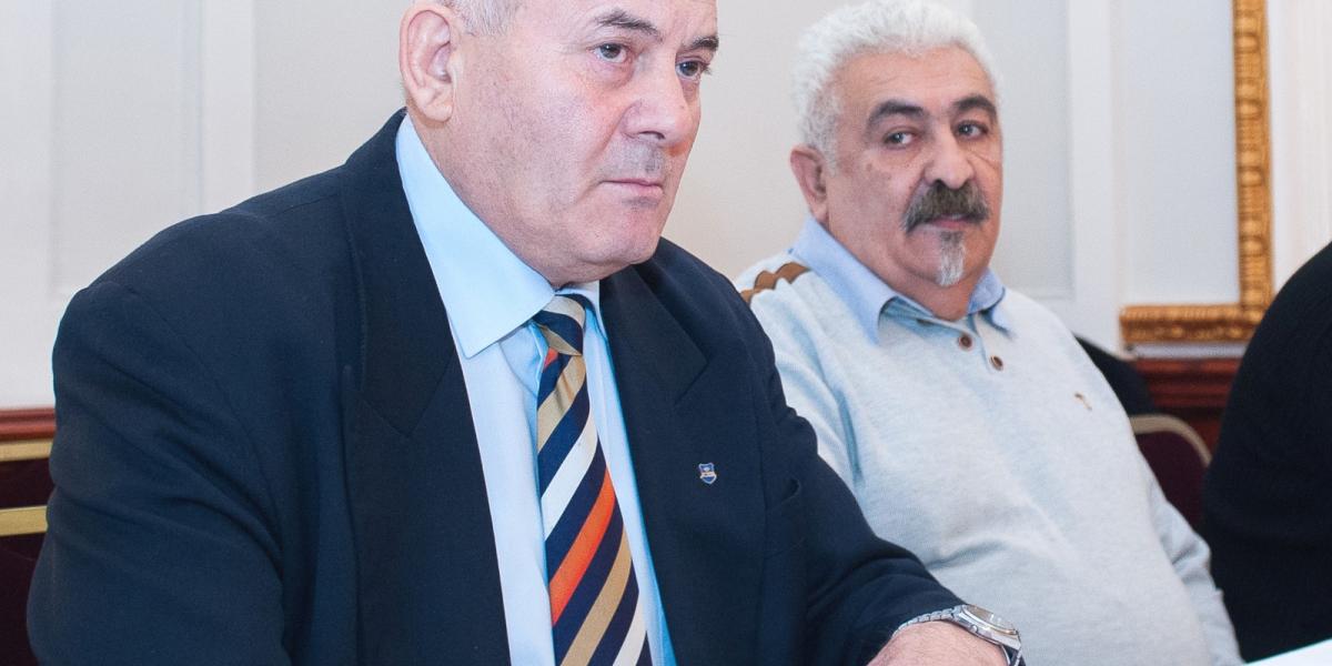 ITT NEM SZÓLALHAT MEG AKÁRKI - Vajda László és Lakatos Oszkár ORÖ-képviselő nem tájékoztathat FOTÓ: MOLNÁR ÁDÁM