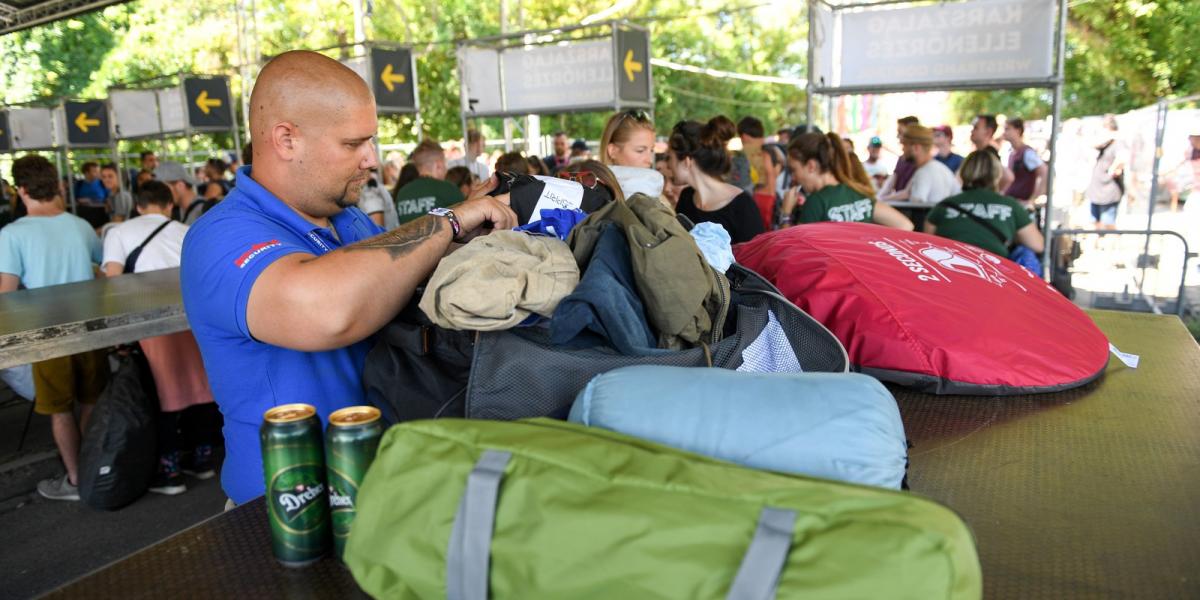 A SZIGET bejáratánál teljes az ellenőrzés, nem is szokott balhé lenni Fotó: Tóth Gergő