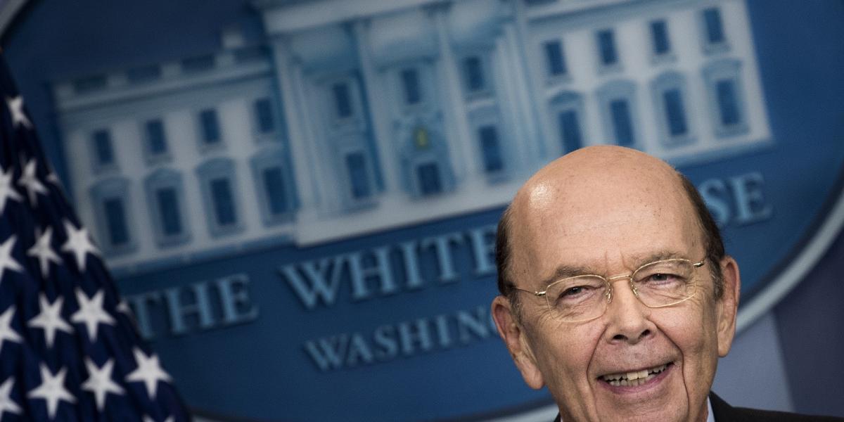 Wilbur Ross amerikai kereskedelmi miniszter - Üzleti kapcsolatban áll a Vladimir Putyin belső köréhez kapcsolódó hajózási céggel