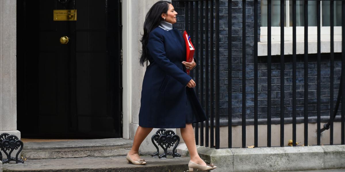  Priti Patel a Downing stretten - Fotó: Alberto Pezzali / NurPhoto