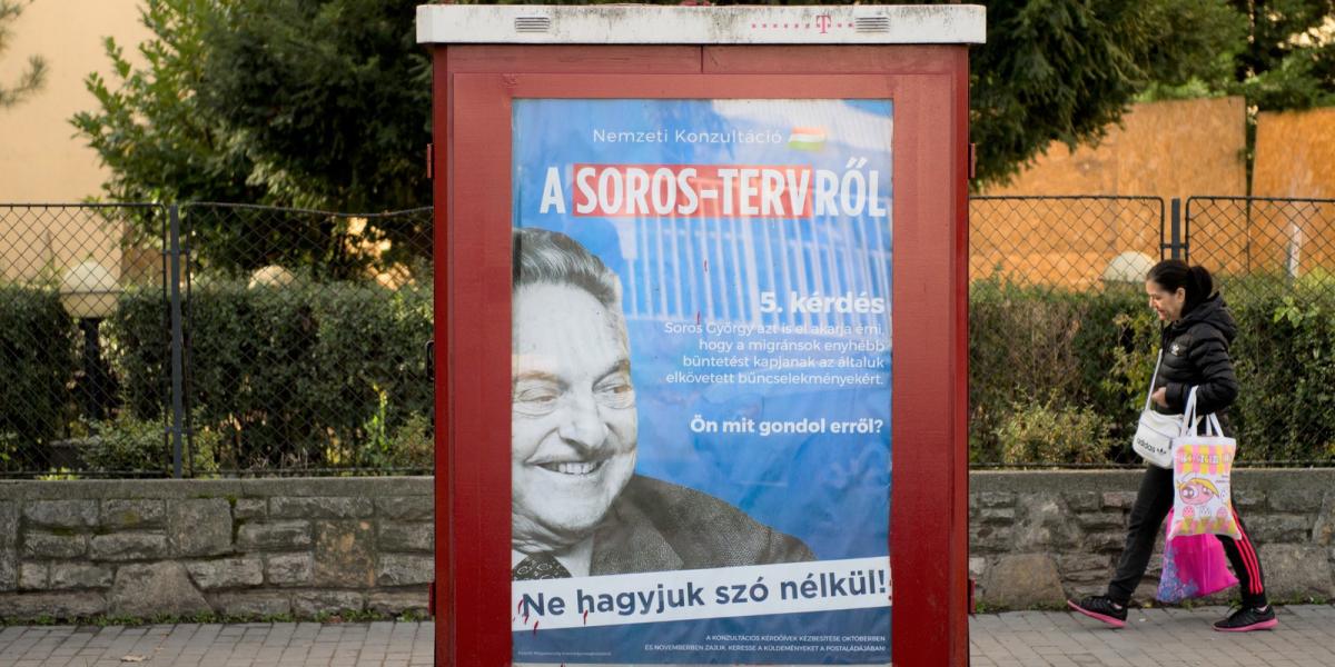 SOROS-PLAKÁT - A törzsi társadalmak ösztönvilágát idézi, az ellenfél mágikus szimbolikus elejtését FOTÓ: TÓTH GERGŐ