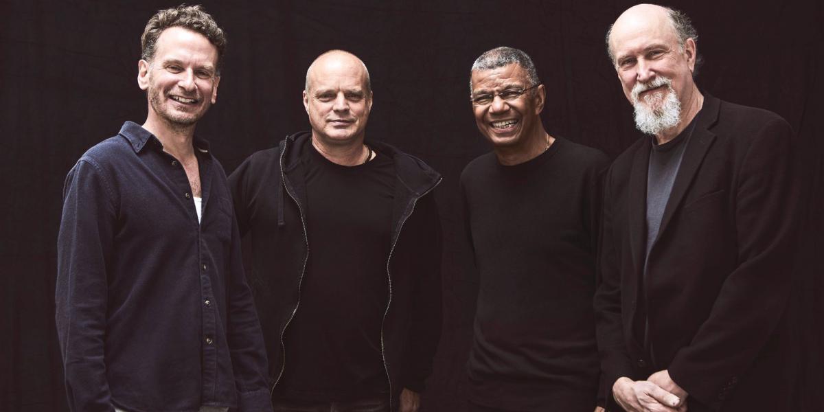 Larry Grenadier (bőgő), John Medeski (zongora), Jack deJohnette 
(dobok) és John Scofield