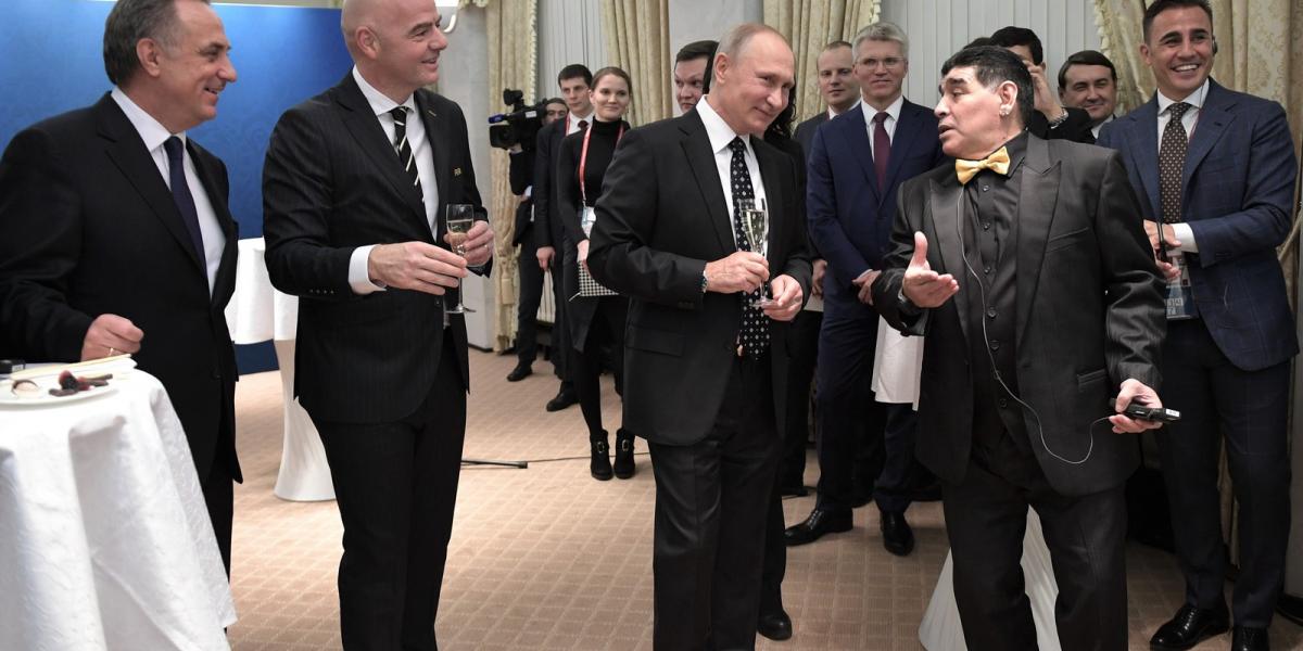 Mutko, Infantino, Vlagyimir Putyin orosz elnök és Diego Maradona
argentin futball-legenda a vb-csoportok sorsolása előtt Fotó: A