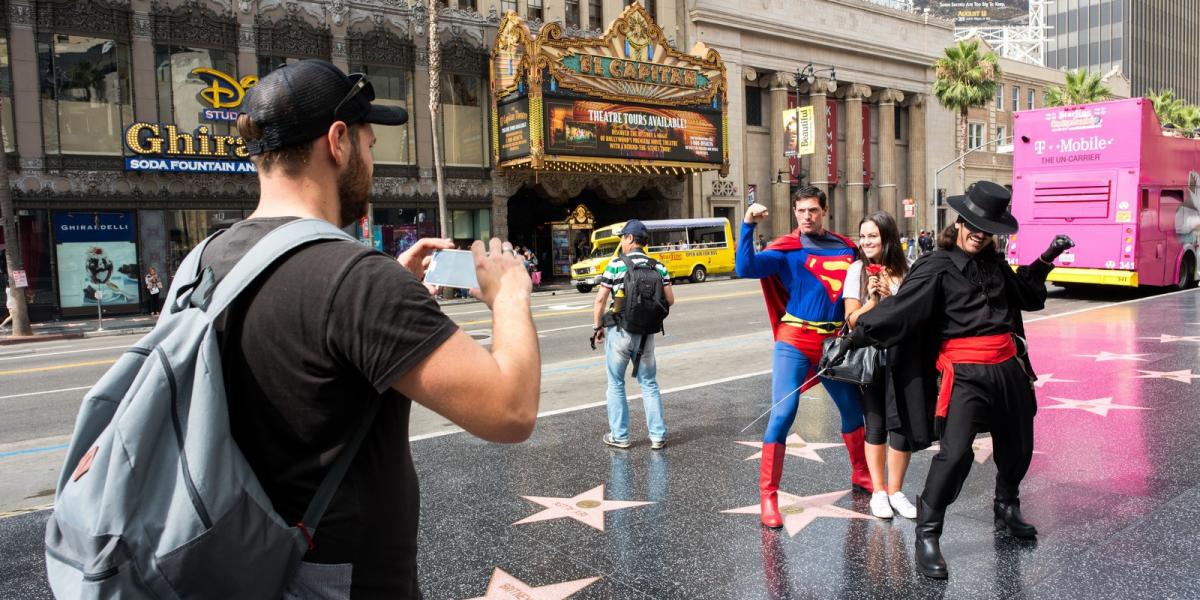 Walk of Fame - 2500 híresség neve olvasható rózsaszín gránitcsillagokba vésve Fotók: Shutterstock