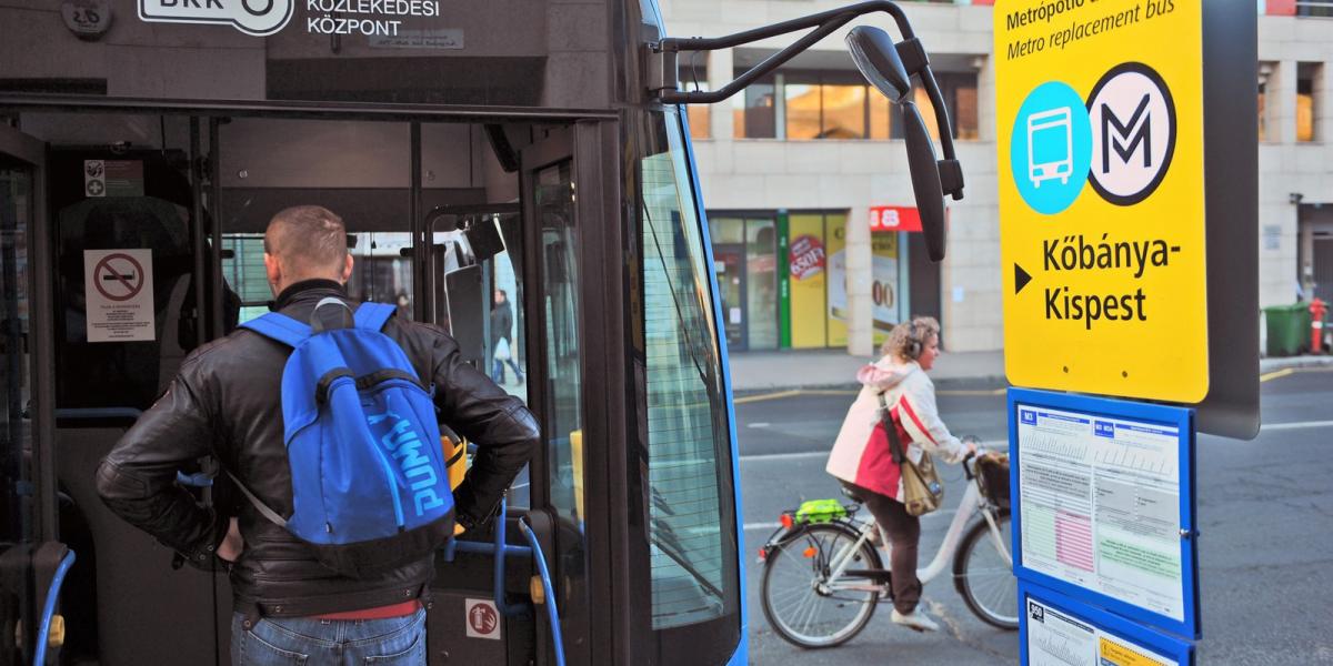 Metrópótló busz. FOTÓ: VAJDA JÓZSEF