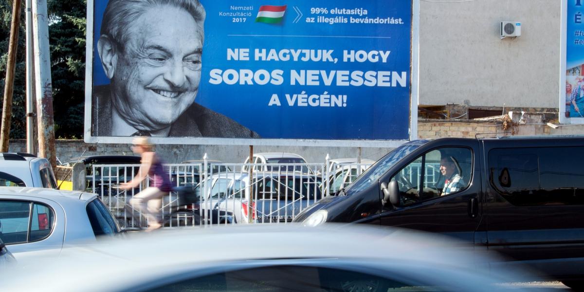 Plakátkampány a "Soros-terv" ellen. Fotó: ATTILA KISBENEDEK / AFP