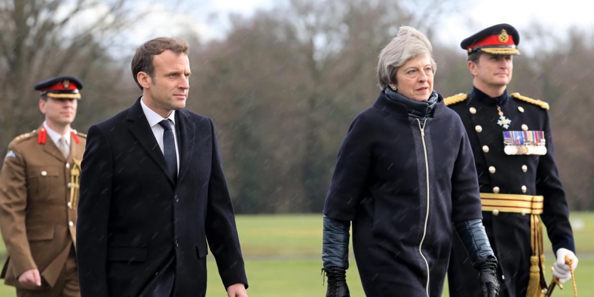 Macron és May: a hűvös nyugat-európai időjárás nem zavarta meg a tárgyalások meleg, bensőséges hangulatát Fotó: AFP/Ludovic Mari