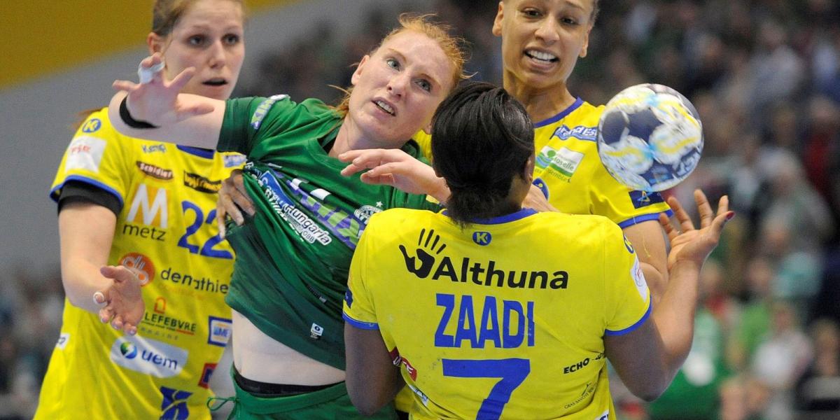 Xenia Smits, Beatrice Edwige és Grace Zaadi Deuna (háttal), a Metz, valamint Mészáros Rea Réka, az FTC játékosa Fotó: MTI/Czagán