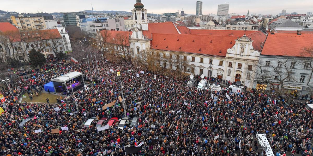 „Egy tisztességes Szlovákiáért” - tüntetésen követelik Fico és kormánya távozását Pozsonyban, 2018. március 9. Fotó: JOE KLAMAR 