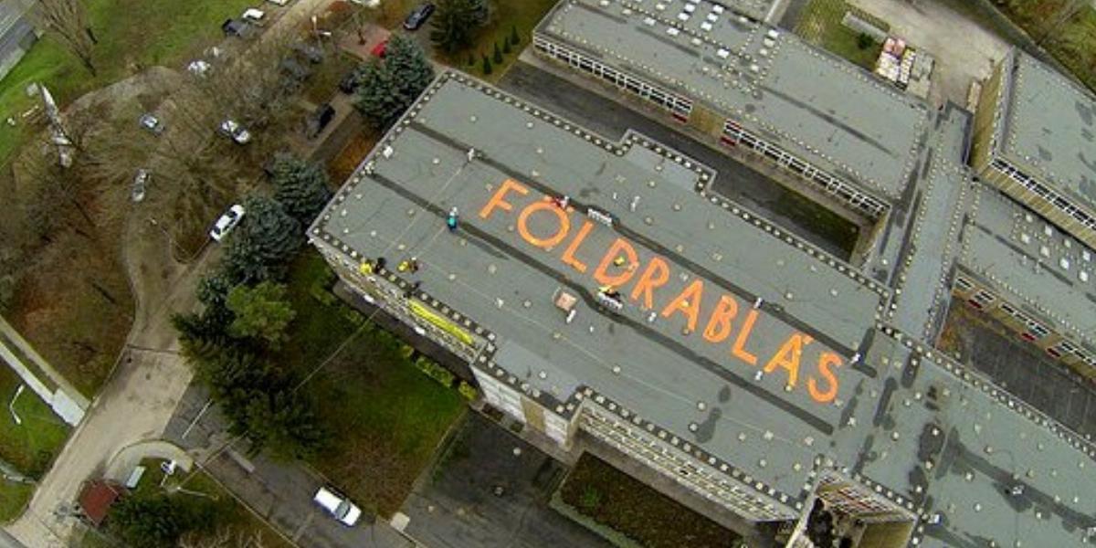 Illusztráció/ Egy Greenpeace-akció még 2015-ből  Forrás:Greenpeace/Facebook