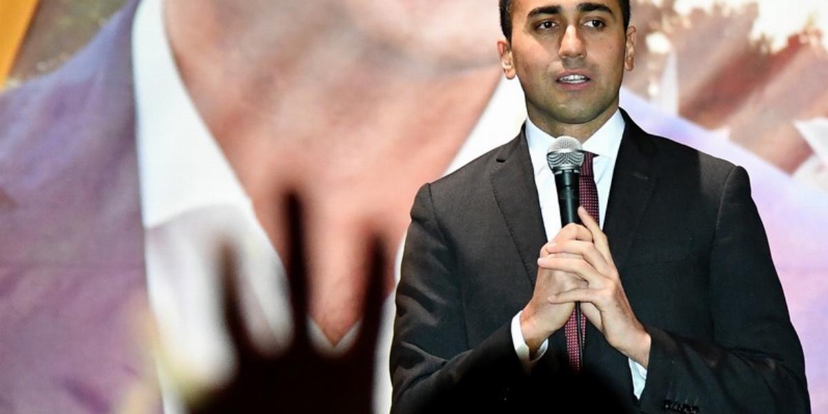 AZ ÖT CSILLAG VEZETOJE, LUIGI DI MAIO - A voksolás óta enyhült EU-ellenességük