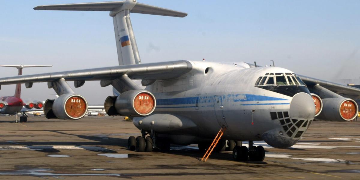 Illusztráció - Egy orosz Ilyushin 76 (IL-76) repülőgép látható egy moszkvai repülőtéren - AFP fotó