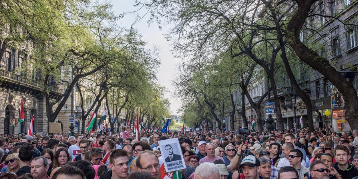 Az első tüntetés. FOTÓ: Markoszov Szergej / Népszava