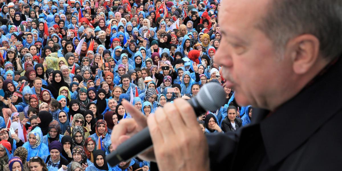 Omladozik a török elnök által létrehozott „centrális erőtér” Fotó: AFP/Turkish Presidency/Murat Cetinmuhurdar