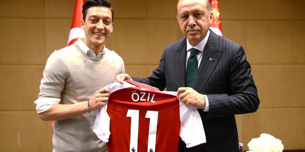 Özil örült, mégsem mindenki volt boldog az Erdogannal készült kép miatt Fotó: AFP/Kayhan Ozer