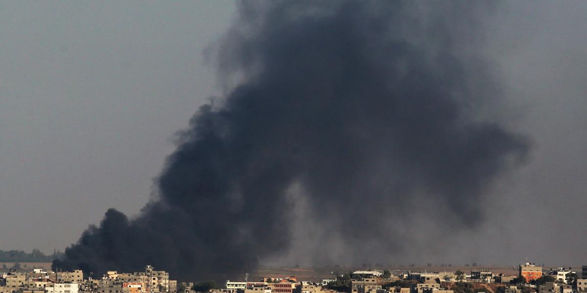 Füst gomolyog Gáza város felett, ahol az izraeli légierő több épületet is bombázott 2017. május 29-én Forrás: AFP/ Ashraf Amra /