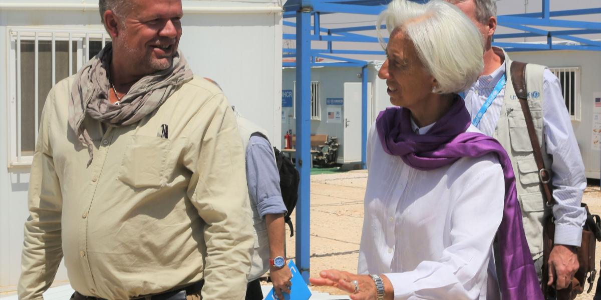 Archív kép: a jordániai Zaatari igazgatójaként Christine Lagarde-ot, a Nemzetközi Valutaalap igazgatóját kalauzolja a menekülttá