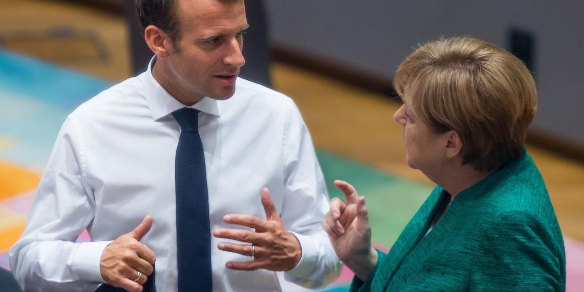 Macron-Merkel párbeszéd - FOTÓ: STEPHANIE LECOCQ/AFP