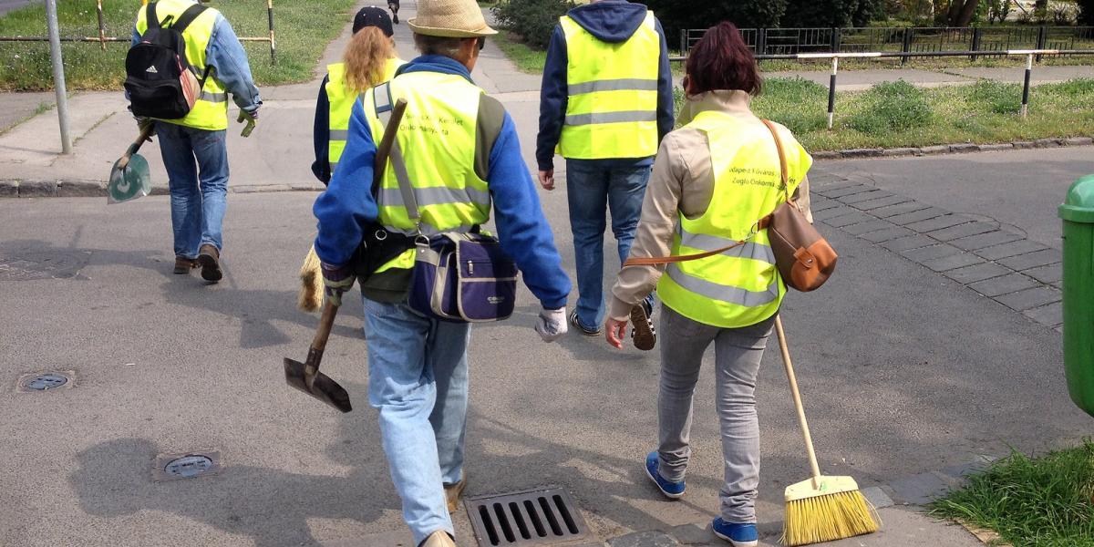 A közfoglalkoztatottak nem a költségvetés bevételeit, hanem kiadásait növelik. Fotó: Szalmás Péter/Népszava