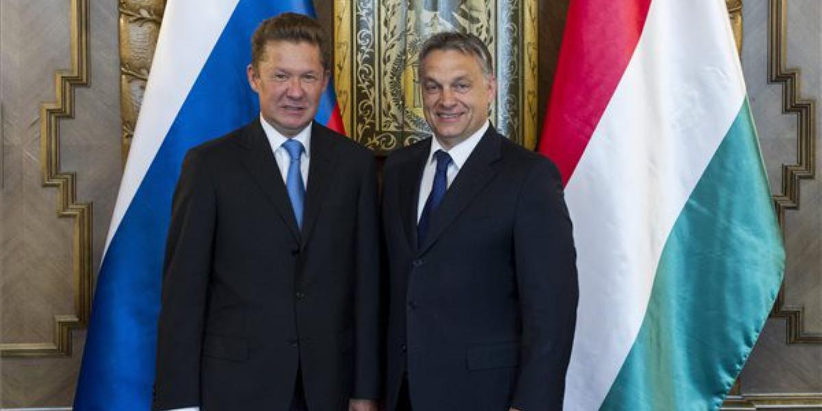 A Miniszterelnöki Sajtóiroda által közreadott képen Orbán Viktor miniszterelnök (j) és Alekszej Miller, a Gazprom vezérigazgatój